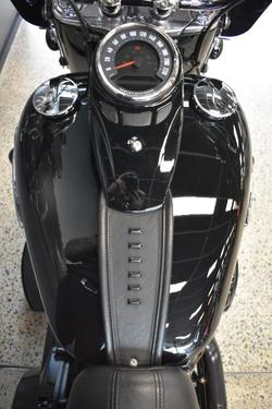 2018 Harley-davidson FLHC HERITAGE SOFTAIL CLASSIC VIVID BLACK