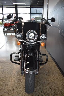 2018 Harley-davidson FLHC HERITAGE SOFTAIL CLASSIC VIVID BLACK