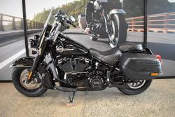 2018 Harley-davidson FLHC HERITAGE SOFTAIL CLASSIC VIVID BLACK