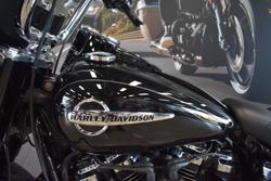 2018 Harley-davidson FLHC HERITAGE SOFTAIL CLASSIC VIVID BLACK