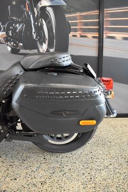 2018 Harley-davidson FLHC HERITAGE SOFTAIL CLASSIC VIVID BLACK