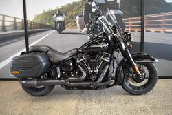 2018 Harley-davidson FLHC HERITAGE SOFTAIL CLASSIC VIVID BLACK
