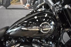 2018 Harley-davidson FLHC HERITAGE SOFTAIL CLASSIC VIVID BLACK