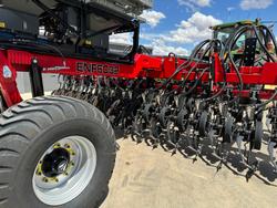 0 SERAFIN ECOSOW SINGLE DISC NARROWFOLD SEEDER WITH BALDAN UNITS USED RED