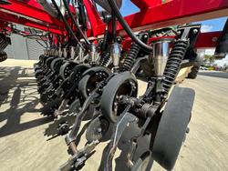 0 SERAFIN ECOSOW SINGLE DISC NARROWFOLD SEEDER WITH BALDAN UNITS USED RED