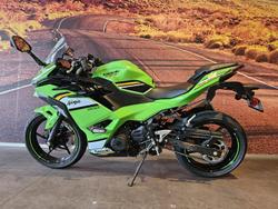 2025 Kawasaki Ninja 500 SE KRT Edition (EX500J) Ninja Green