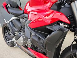 2022 DUCATI STREETFIGHTER V2 Red