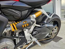 2022 DUCATI STREETFIGHTER V2 Red