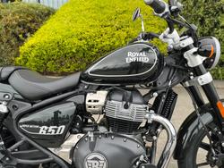 2025 Royal Enfield SUPER METEOR 650 Interstella Green