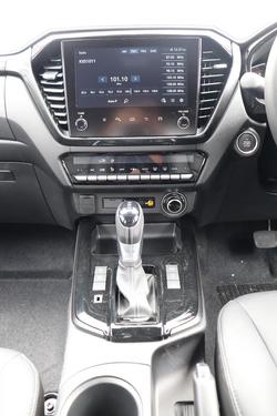 2025 Isuzu D-MAX BLADE