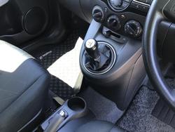 2013 Mazda 2 Neo Sport