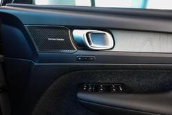 2023 Volvo XC40 Ultimate B4 Bright