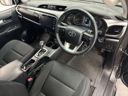 2021 Toyota Hilux SR5