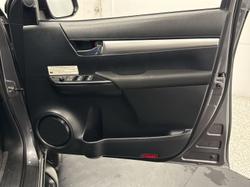 2021 Toyota Hilux SR5