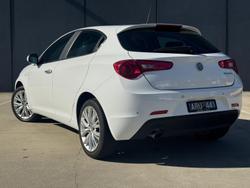 2017 Alfa Romeo Giulietta Super Series 2 White