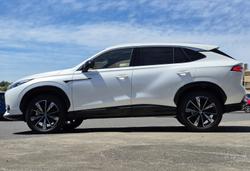 2025 MG HS Essence AS33 MY25 Pearl White