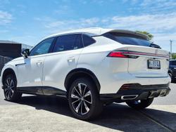 2025 MG HS Essence AS33 MY25 Pearl White