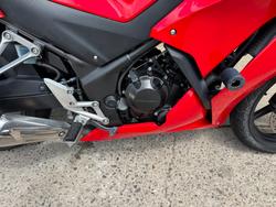 2015 Honda CBR300R RED/WHITE