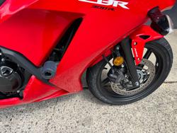2015 Honda CBR300R RED/WHITE