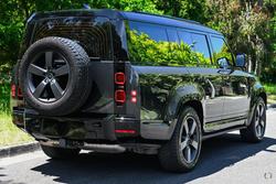 2024 Land Rover Defender 130 D300 X-Dynamic SE