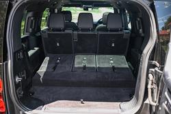 2024 Land Rover Defender 130 D300 X-Dynamic SE