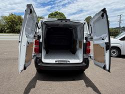 2025 Peugeot Expert Pro SWB