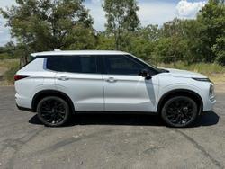 2023 Mitsubishi Outlander LS Black Edition