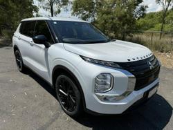 2023 Mitsubishi Outlander LS Black Edition