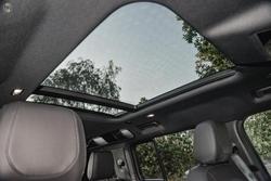 2023 Land Rover Defender 110 P400e X-Dynamic SE