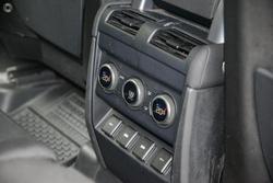 2020 Land Rover Defender 110 D240 SE