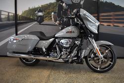 Harley-Davidson FLHX Street Glide (117)