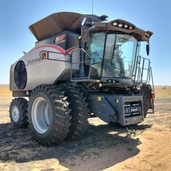 2022 Gleaner S97 Harvester & 40' Gleaner Front
