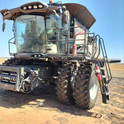 2022 Gleaner S97 Harvester & 40' Gleaner Front