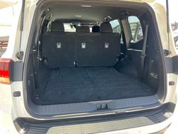 2024 Toyota LANDCRUISER LC300 3.3L V6 DSL GXL 7 Seats Glacier White