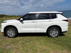 2022 Mitsubishi Outlander LS
