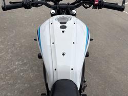 2024 Yamaha XSR700 WHITE/BLAC