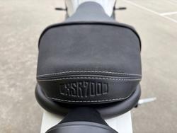 2024 Yamaha XSR700 WHITE/BLAC