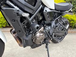 2024 Yamaha XSR700 WHITE/BLAC