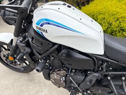 2024 Yamaha XSR700 WHITE/BLAC