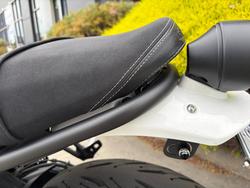 2024 Yamaha XSR700 WHITE/BLAC