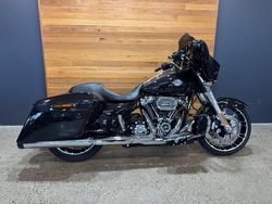 Harley-Davidson FLHXS Street Glide Special