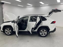 2019 Toyota RAV4 GXL MXAA52R Glacier White