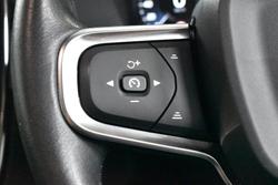 2020 Volvo XC40 T4 Momentum