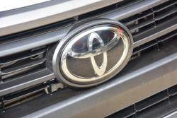 2022 Toyota Hilux SR