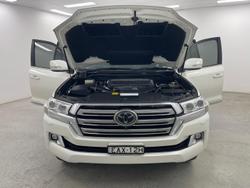 2019 Toyota Landcruiser Sahara VDJ200R 4X4 Dual Range Crystal Pearl