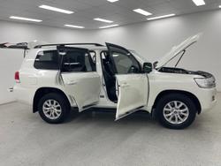 2019 Toyota Landcruiser Sahara VDJ200R 4X4 Dual Range Crystal Pearl