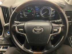 2019 Toyota Landcruiser Sahara VDJ200R 4X4 Dual Range Crystal Pearl