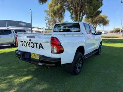 2024 Toyota Hilux SR