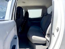 2005 Toyota Hilux SR KUN26R MY05 4X4 Glacier White