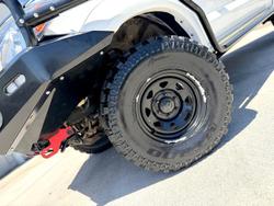 2005 Toyota Hilux SR KUN26R MY05 4X4 Glacier White